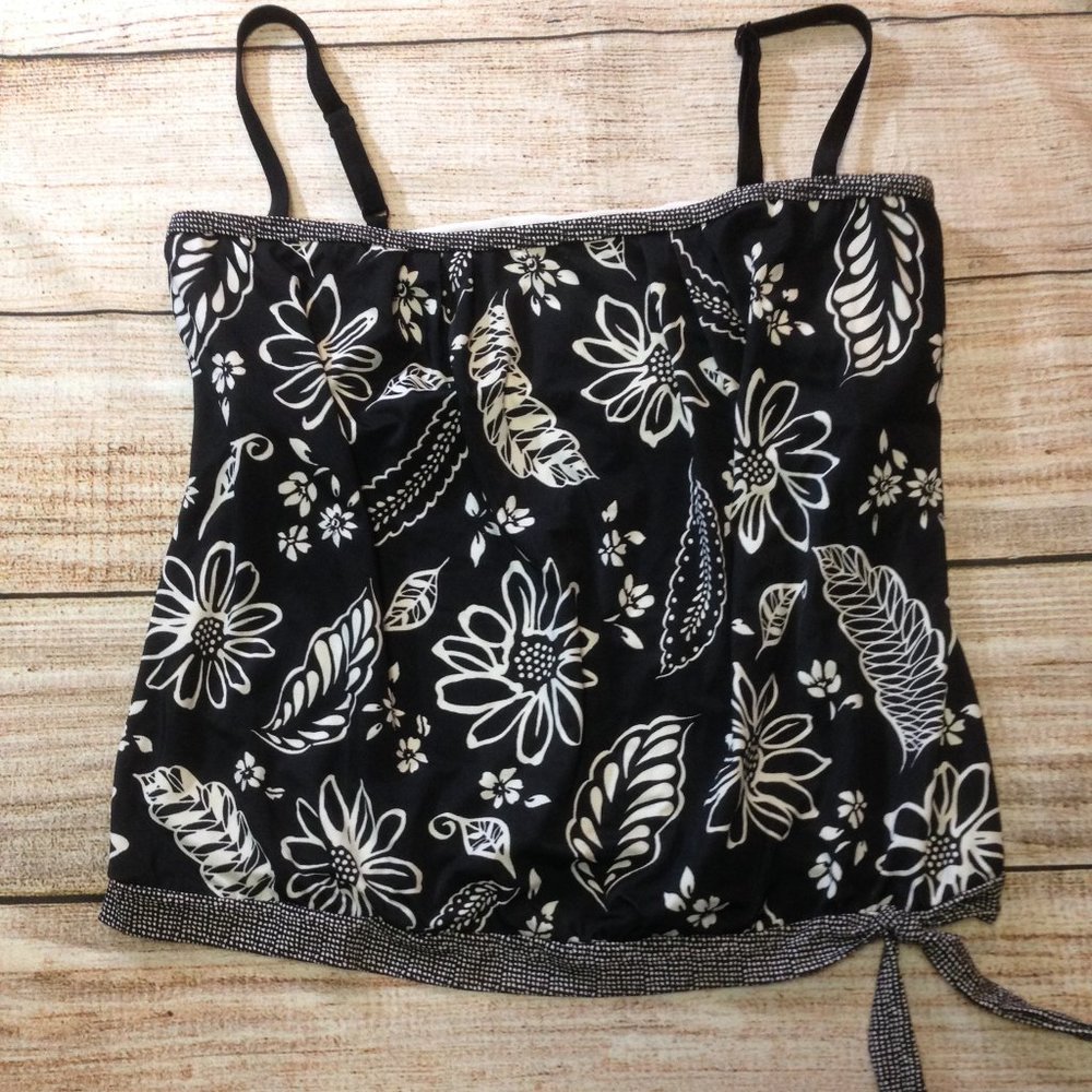 Swim suit tankini top by 24th & Ocean size 18W.